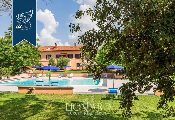 Image No.5-18 Bed Farmhouse for sale