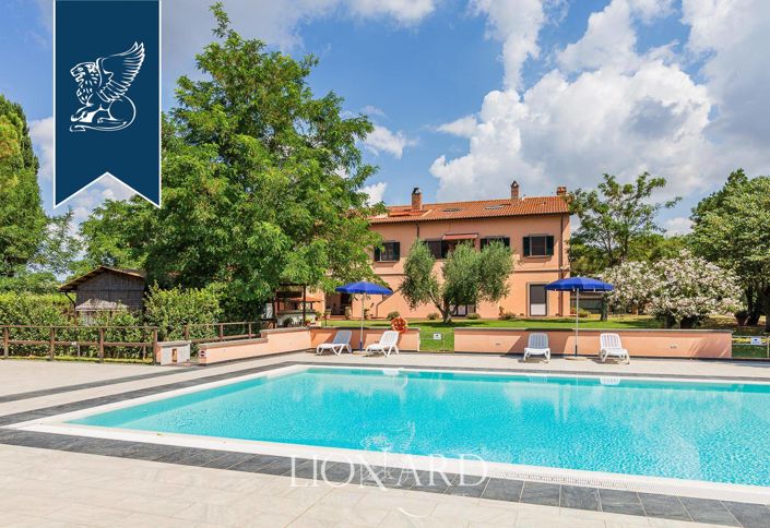 Image No.6-18 Bed Farmhouse for sale