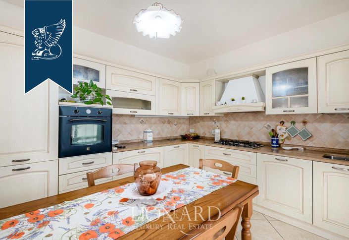 Image No.12-4 Bed Villa for sale