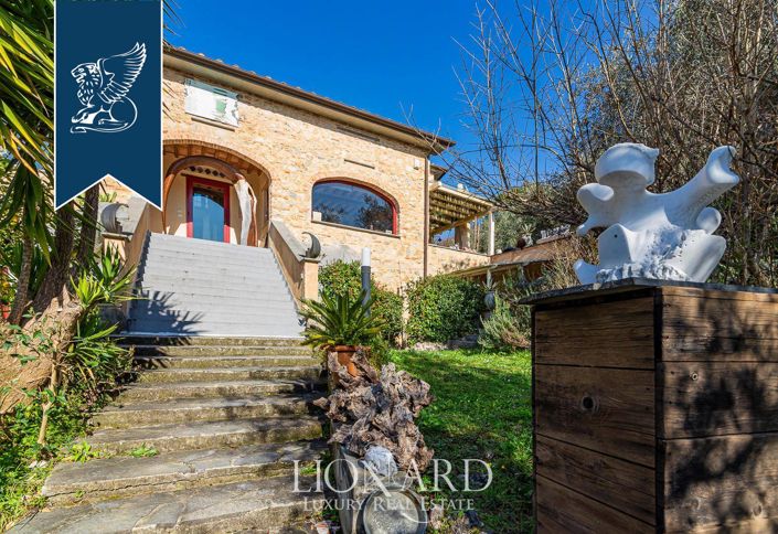 Image No.10-7 Bed Villa for sale