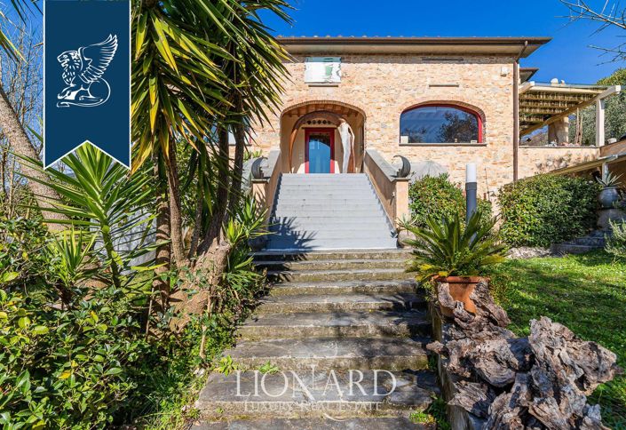 Image No.11-7 Bed Villa for sale