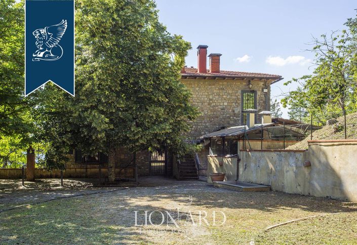 Image No.22-10 Bed Farmhouse for sale