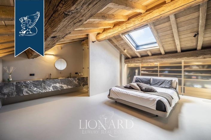 Image No.15-10 Bed Property for sale