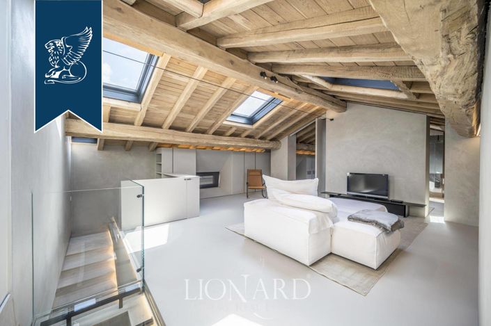 Image No.17-10 Bed Property for sale