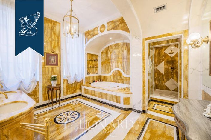 Image No.7-10 Bed Property for sale