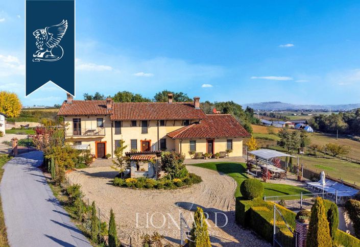 Image No.2-5 Bed Villa for sale