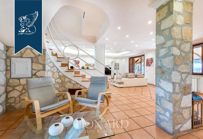 Image No.16-Villa de 9 chambres à vendre à San Felice Circeo