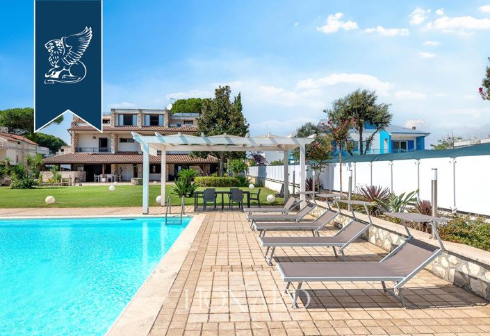 Image No.3-Villa de 9 chambres à vendre à San Felice Circeo