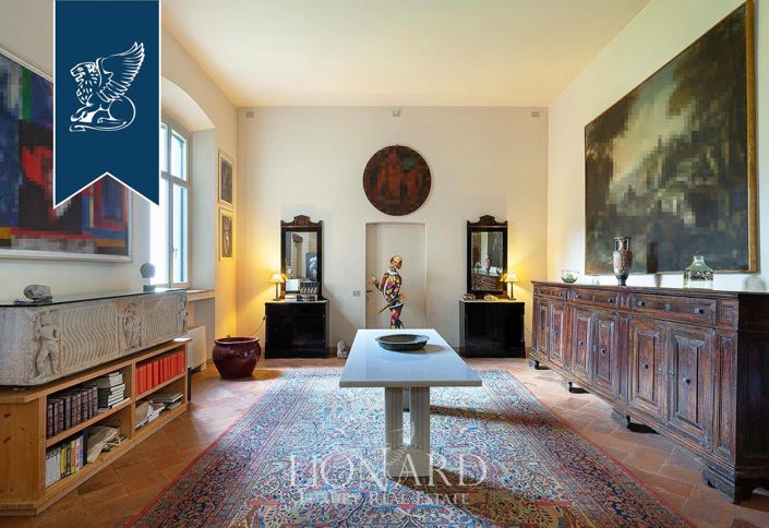 Image No.12-10 Bed Property for sale