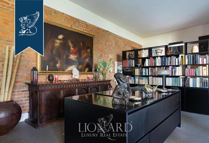 Image No.15-10 Bed Property for sale