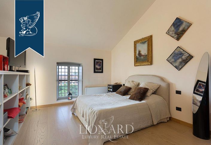 Image No.21-10 Bed Property for sale