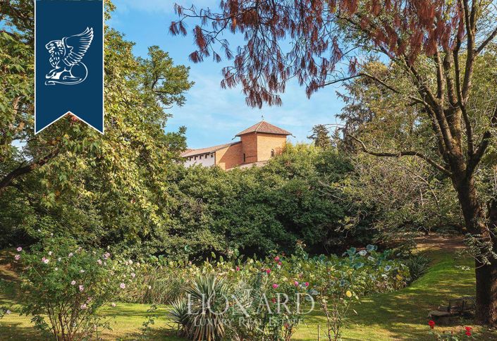 Image No.6-10 Bed Property for sale