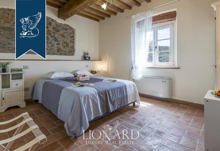 Image No.25-9 Bed Farmhouse for sale