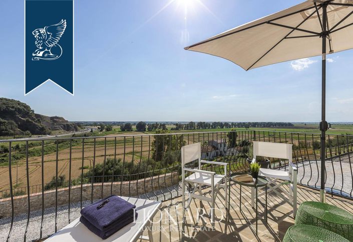 Image No.7-9 Bed Farmhouse for sale