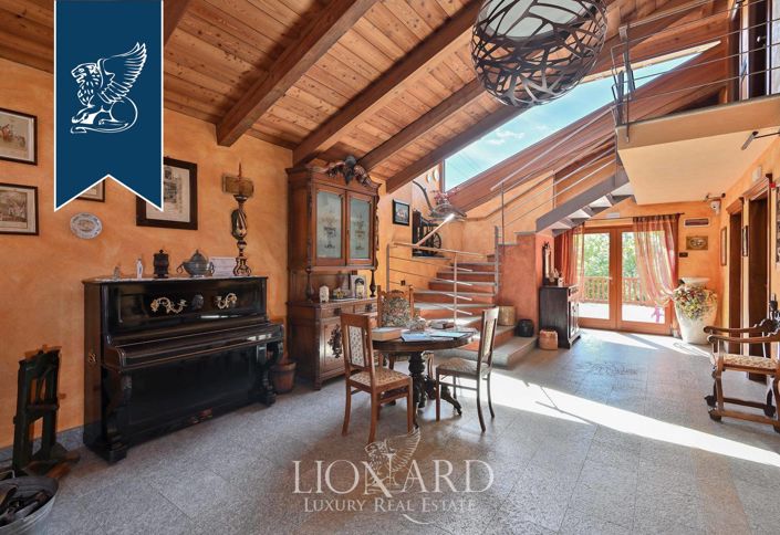 Image No.25-16 Bed Farmhouse for sale