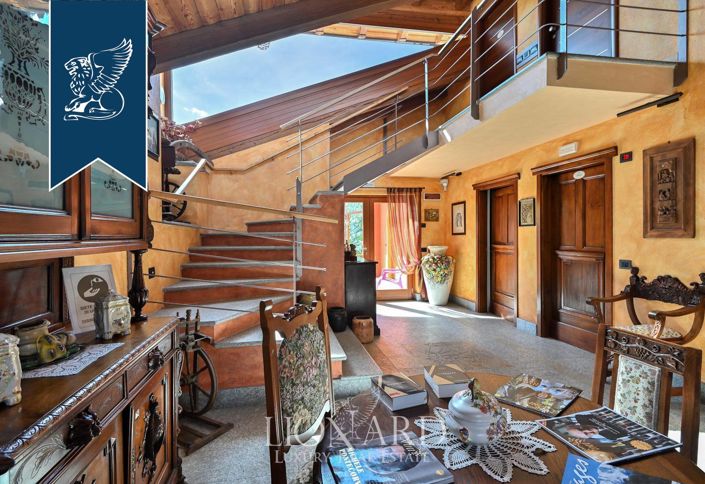 Image No.27-16 Bed Farmhouse for sale