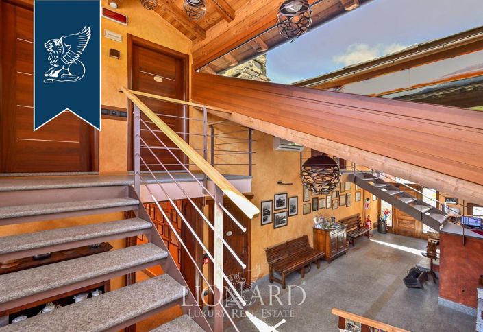 Image No.29-16 Bed Farmhouse for sale