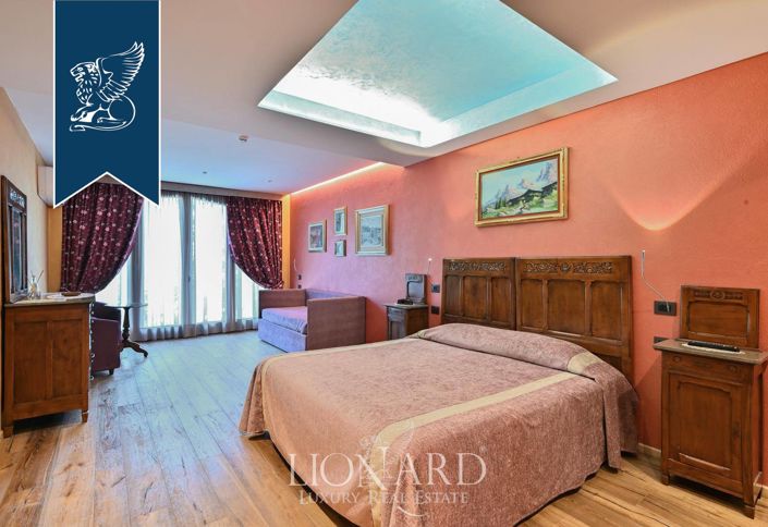 Image No.31-16 Bed Farmhouse for sale