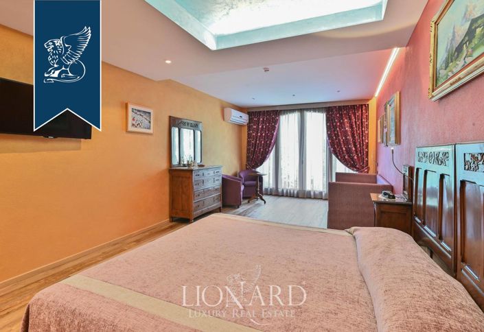 Image No.32-16 Bed Farmhouse for sale