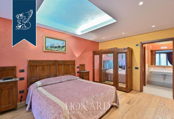 Image No.35-16 Bed Farmhouse for sale