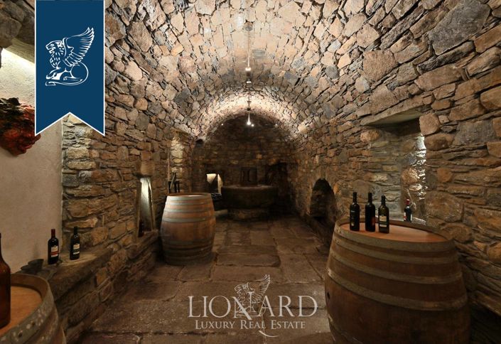 Image No.47-16 Bed Farmhouse for sale