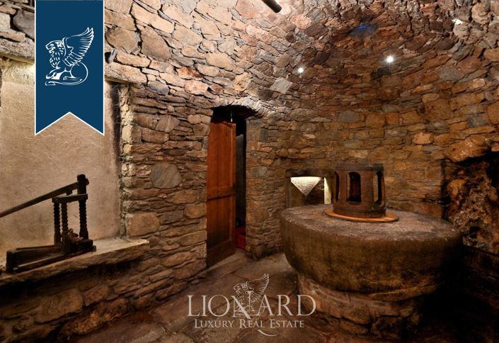 Image No.48-16 Bed Farmhouse for sale