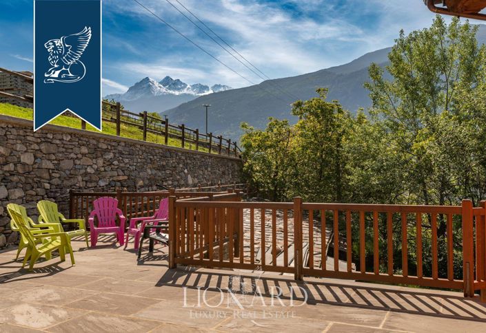 Image No.9-16 Bed Farmhouse for sale