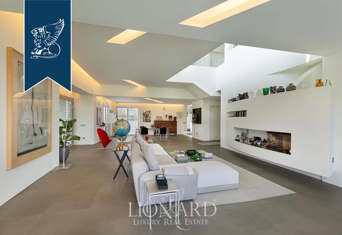 Image No.19-8 Bed Villa for sale