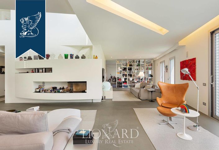 Image No.22-8 Bed Villa for sale