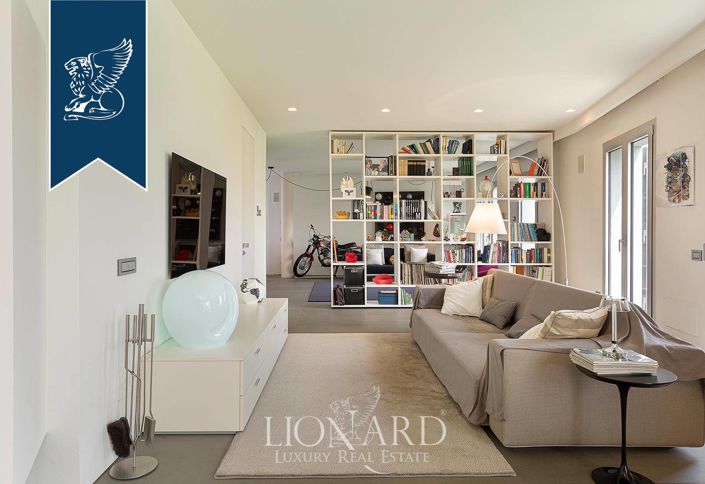 Image No.23-8 Bed Villa for sale