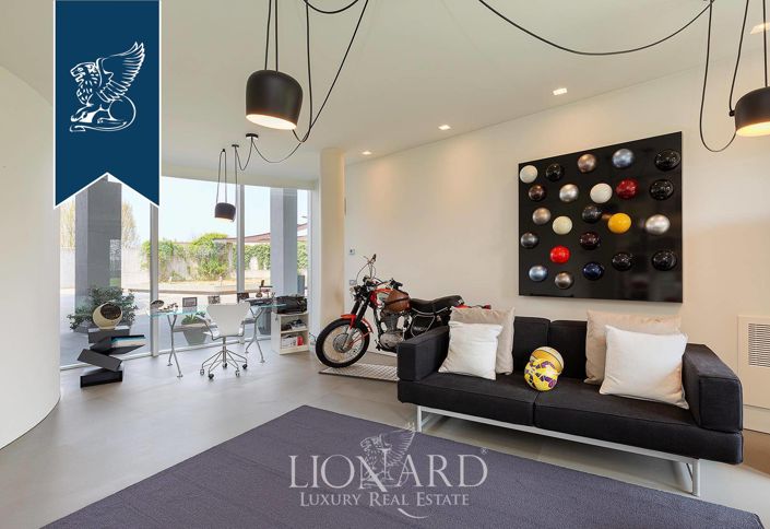 Image No.26-8 Bed Villa for sale