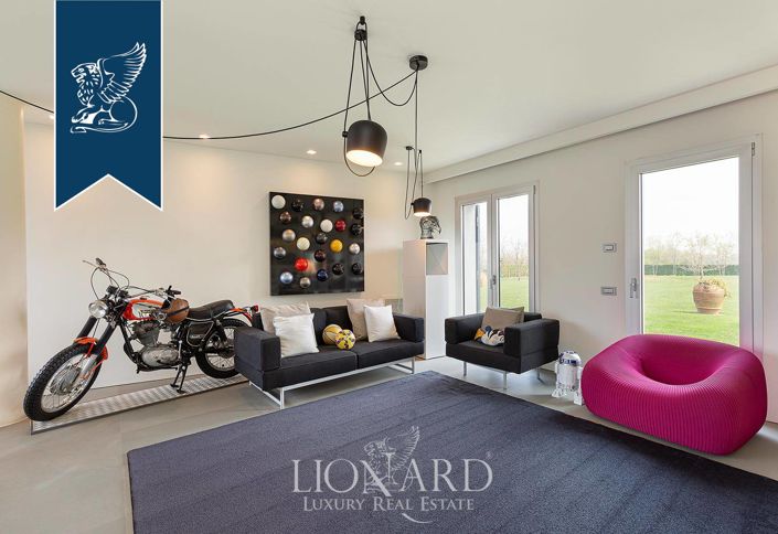 Image No.27-8 Bed Villa for sale