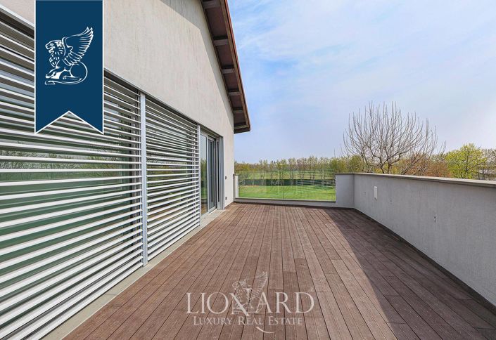 Image No.38-8 Bed Villa for sale