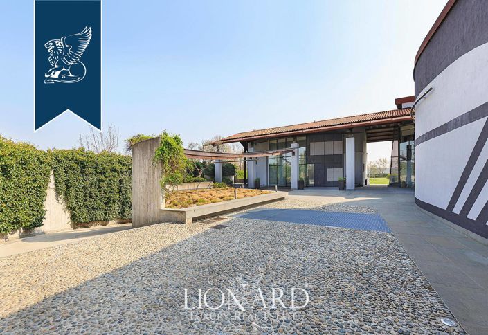 Image No.42-8 Bed Villa for sale