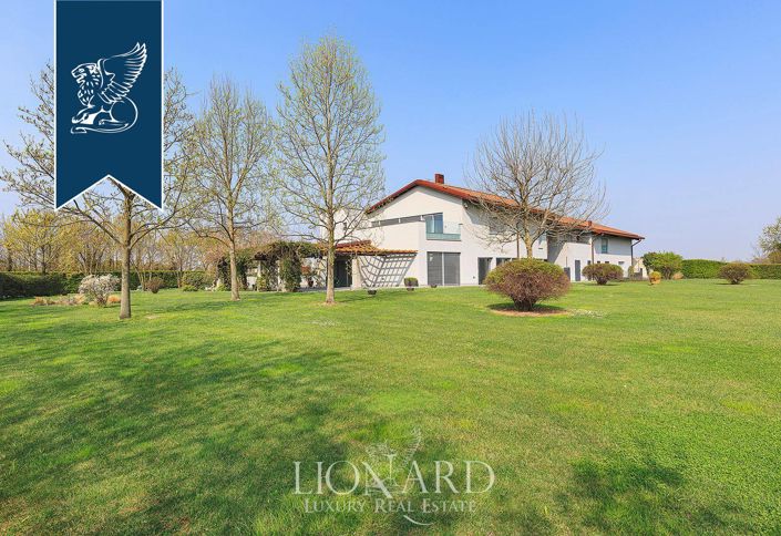 Image No.5-8 Bed Villa for sale