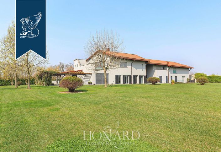 Image No.6-8 Bed Villa for sale