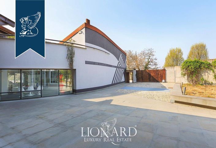 Image No.8-8 Bed Villa for sale