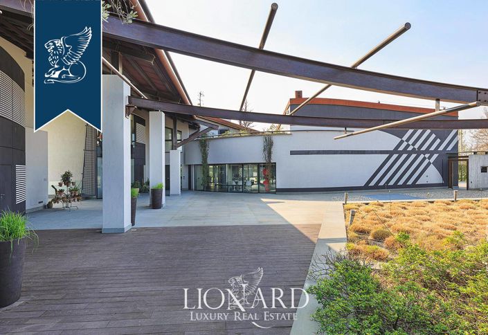 Image No.9-8 Bed Villa for sale