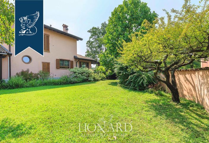 Image No.11-4 Bed Farmhouse for sale