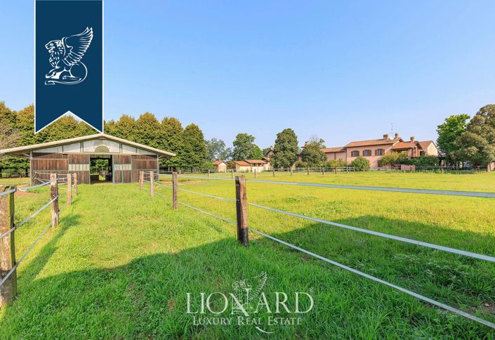 Image No.16-4 Bed Farmhouse for sale