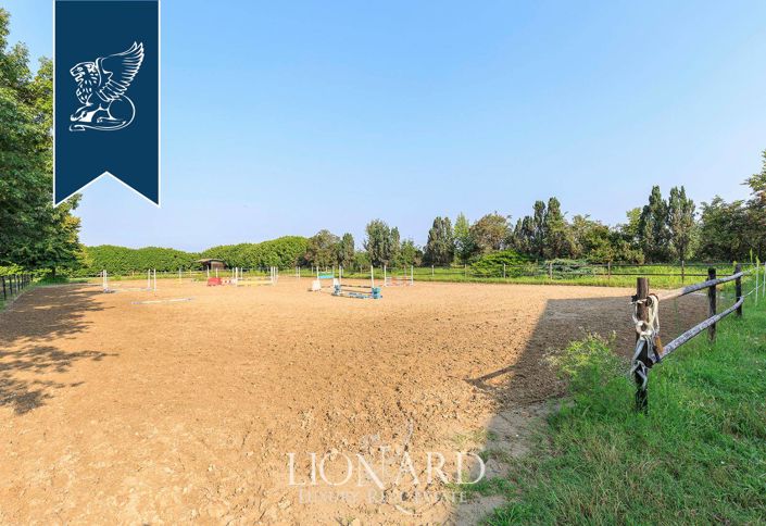 Image No.17-4 Bed Farmhouse for sale