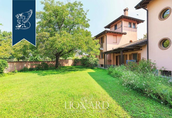 Image No.9-4 Bed Farmhouse for sale