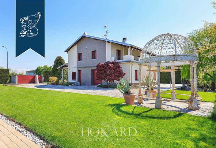 Image No.3-3 Bed Villa for sale