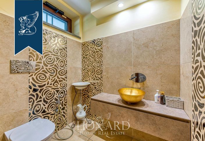 Image No.8-5 Bed Villa for sale