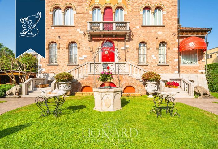 Image No.3-7 Bed Villa for sale