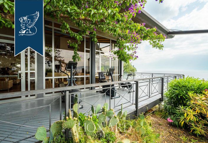 Image No.10-17 Bed Villa for sale