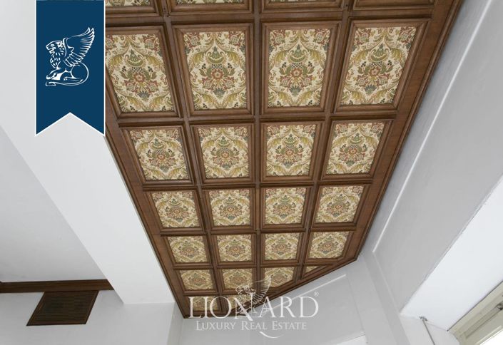 Image No.38-8 Bed Villa for sale