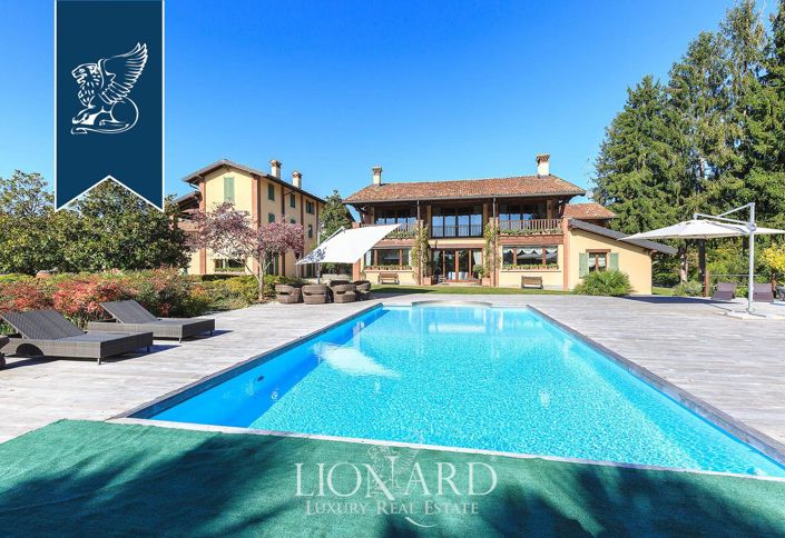 Image No.10-8 Bed Villa for sale