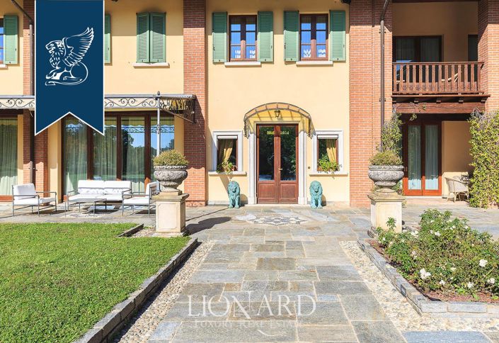 Image No.17-8 Bed Villa for sale