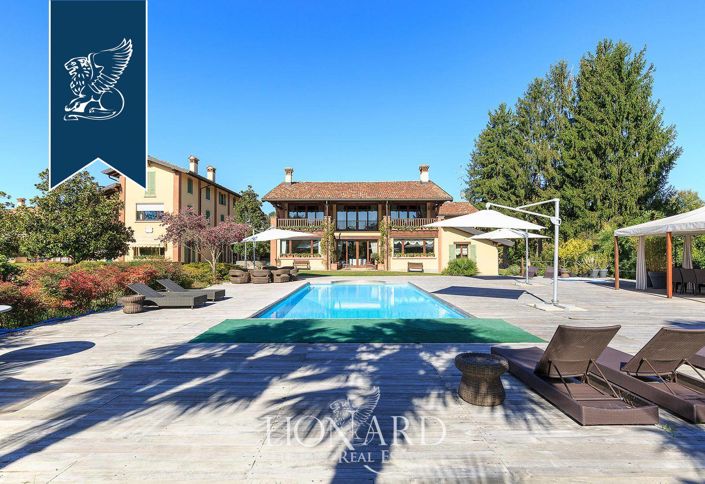 Image No.6-8 Bed Villa for sale